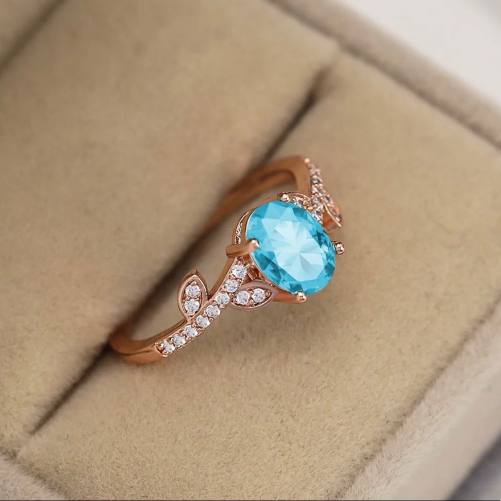 ✨SOLD OUT✨Dainty 18K Topaz & Rose Gold Ring✨ - Picture 4 of 7